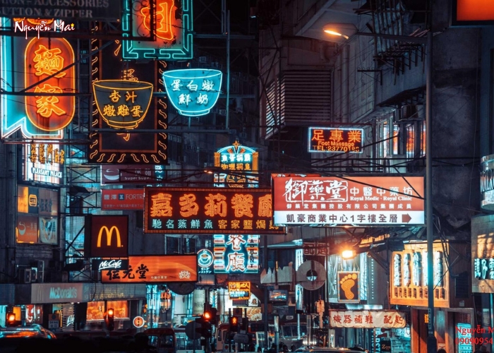 Xử Lý Tường Bị Bong Tróc Bằng Tranh Dán Tường Vừa Thẩm Mỹ Vừa Tối Ưu